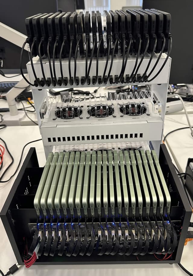 Device farm for benchmarking
